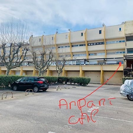Nid Douillet Dans Les Coursives Du Village Naturiste Du Cap D Agde Exterior foto
